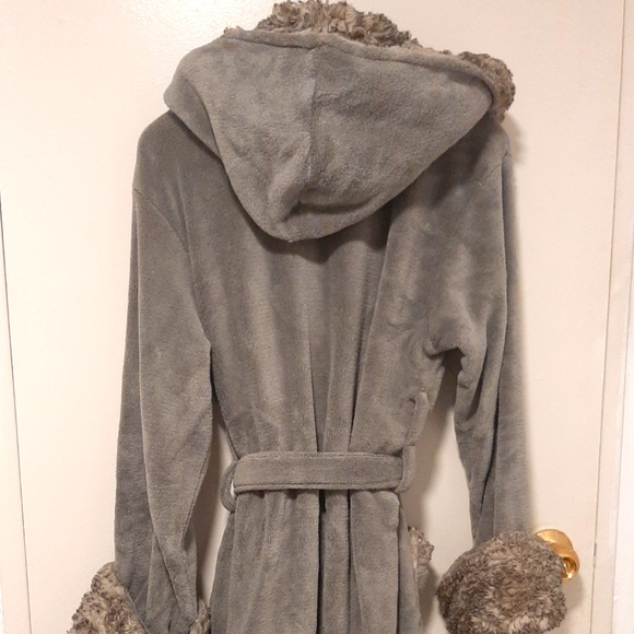 Pottery Barn Faux Fur Plush Robe - Picture 3 of 4